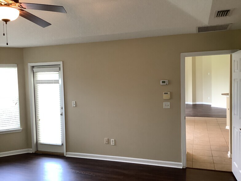 Building Photo - 937 E Terranova Way