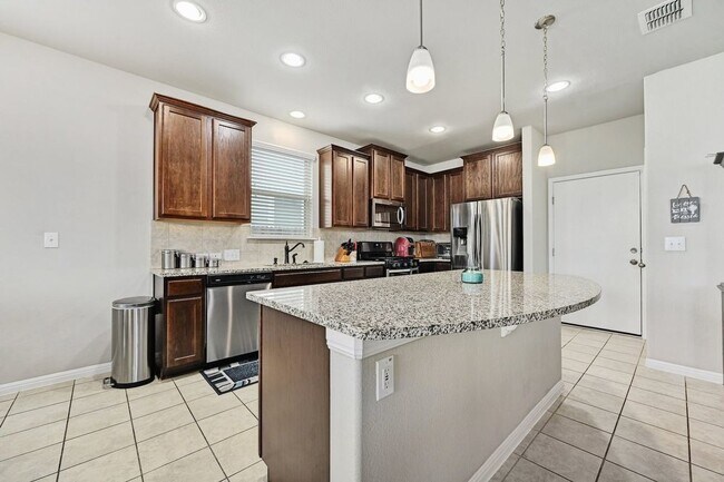 Building Photo - 4 Bedroom Home in Shadow Creek Available for Mid-July Move-In