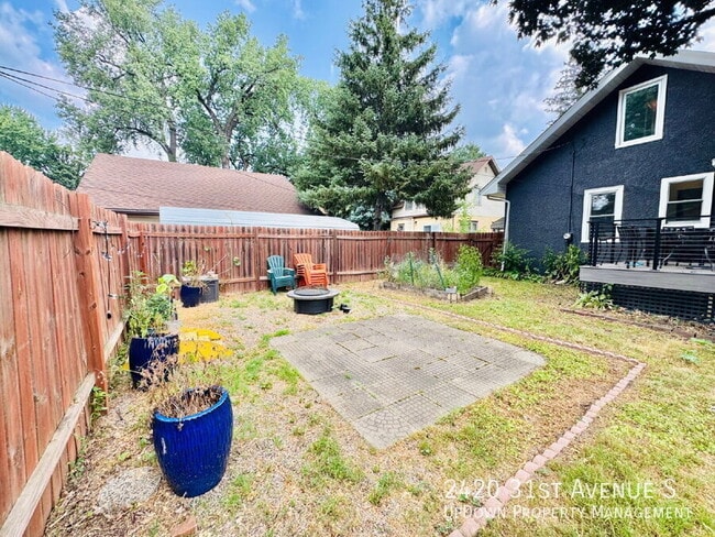 Building Photo - 2420 S 31st Ave