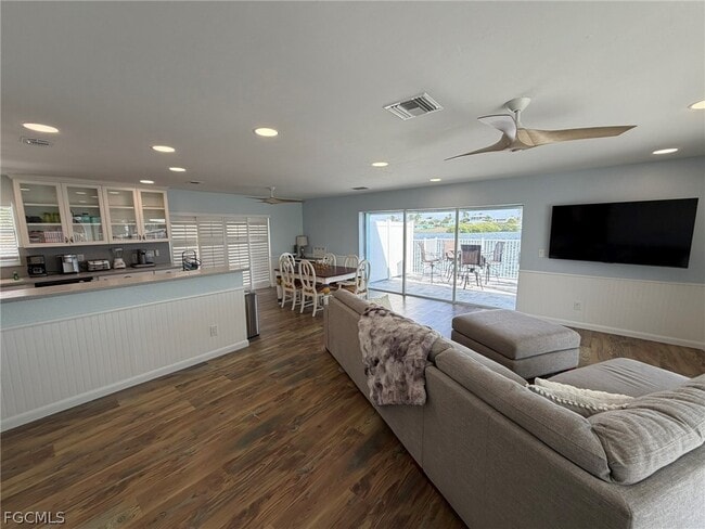 Building Photo - 4743 Pine Island Rd