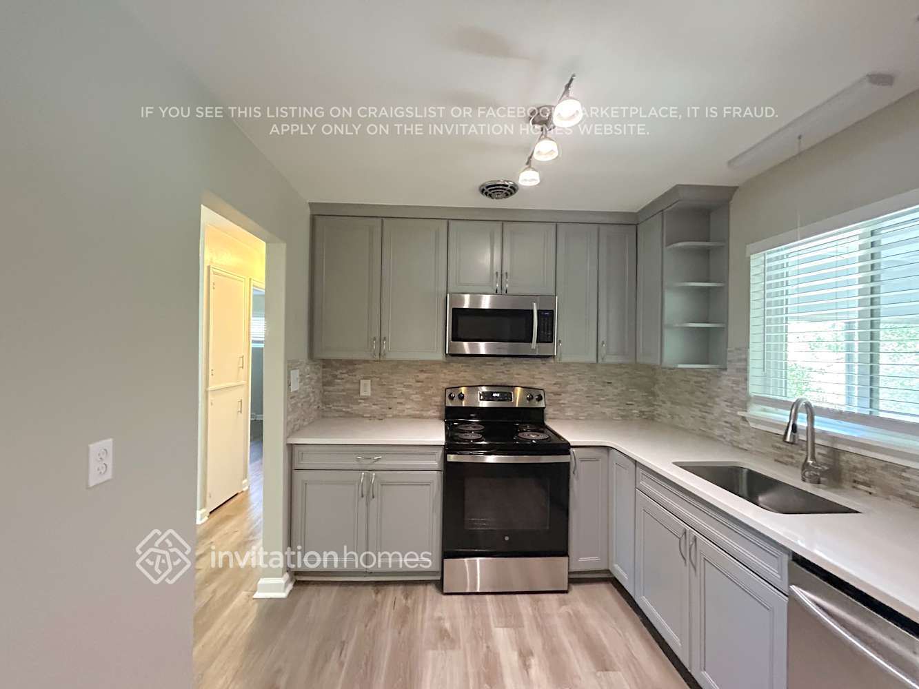 Building Photo - 8531 Crescent Dr