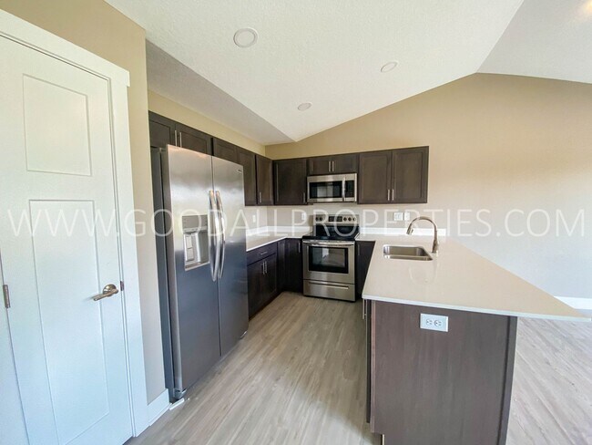 Building Photo - Must See this 4 Bedroom Walkout Ranch in Desoto