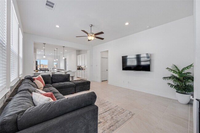 Building Photo - 21130 Garden Palm Dr