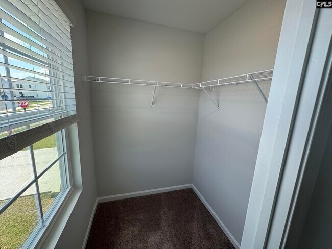 Building Photo - 3042 Hallsdale Dr