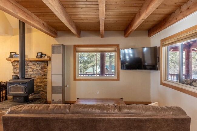 Building Photo - 1810 Shenandoah Dr