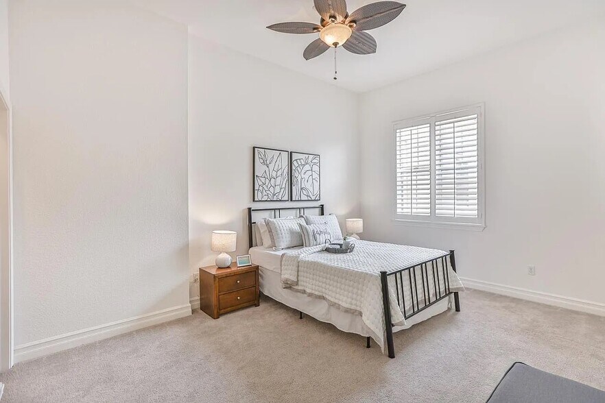 Master Bed - 516 Martha St
