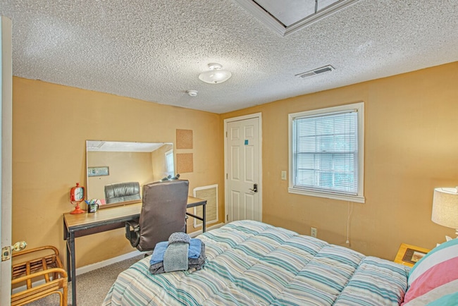 Building Photo - 2063 Arbutus Ave
