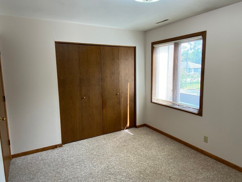 Building Photo - 3009 Grove Ave