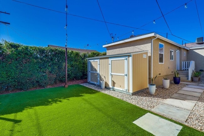 Building Photo - 6504 W 84th Pl