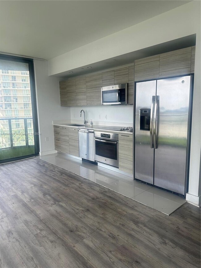 Building Photo - 121 Northeast 34th Street Apt #1416, Miami...