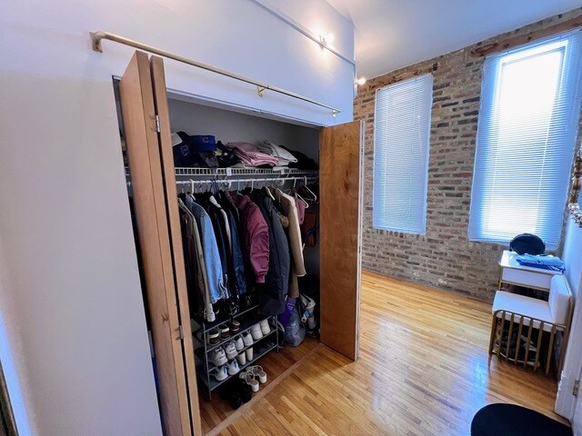 Building Photo - 2129 N Southport Ave