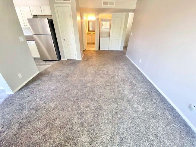 Building Photo - ADORABLE GATED CONDO LOCATED IN A GATED CO...