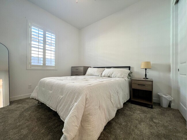 Building Photo - Immaculate 3 Bedroom Furnished Smart Home in Lake Las Vegas – A Tranquil Desert Oasis