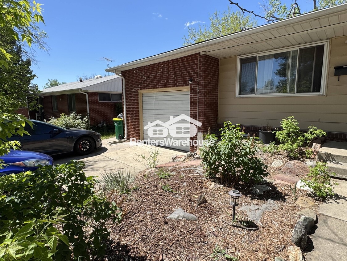 Building Photo - 8281 Solana Dr