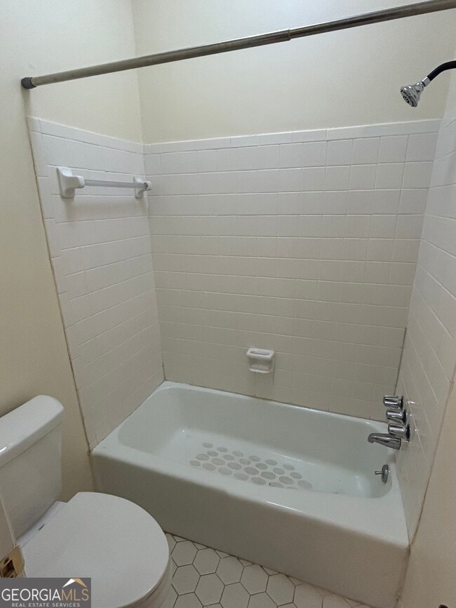 Building Photo - 250 Cleveland Rd