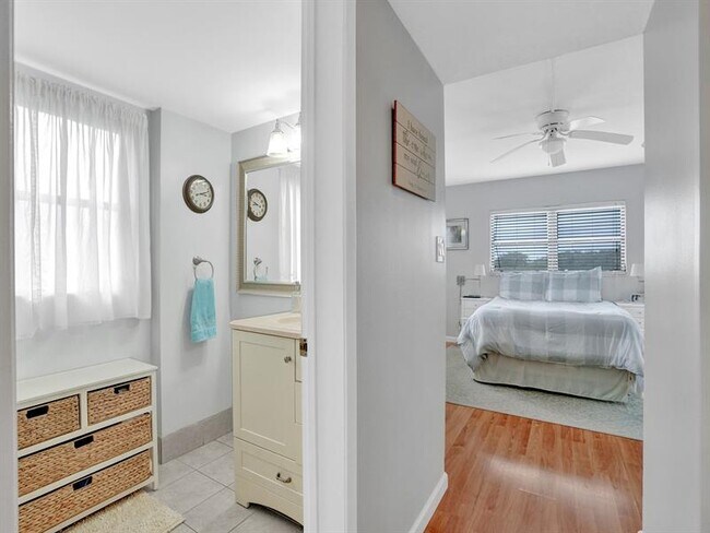 Building Photo - 2208 S Cypress Bend Dr