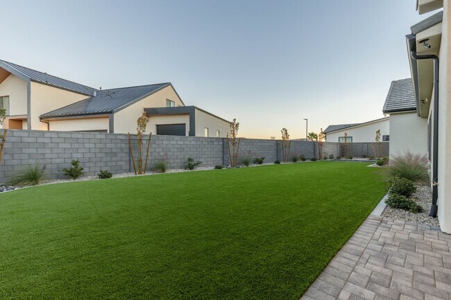 Building Photo - Gorgeous single story with RV Garage in Majestic Fields