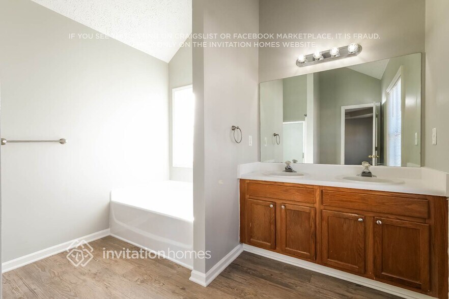 Building Photo - 2314 Kissing Tree Ln SE