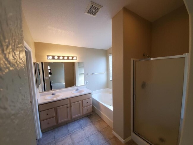 Building Photo - 6591 W Blythe Pl