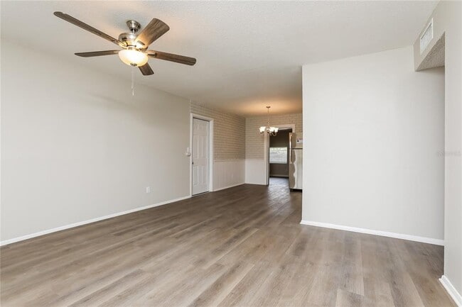 Building Photo - 6923 Yucatan Dr