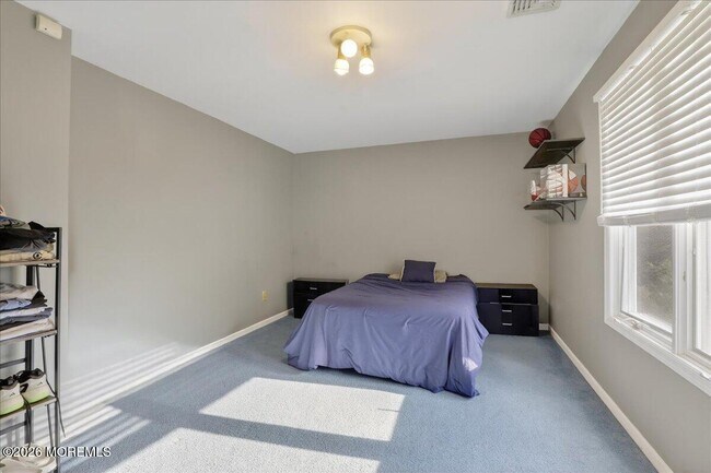 Building Photo - 57 Jamestown Dr