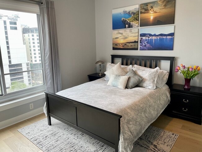 Guest/2nd Bedroom - 603 Davis St