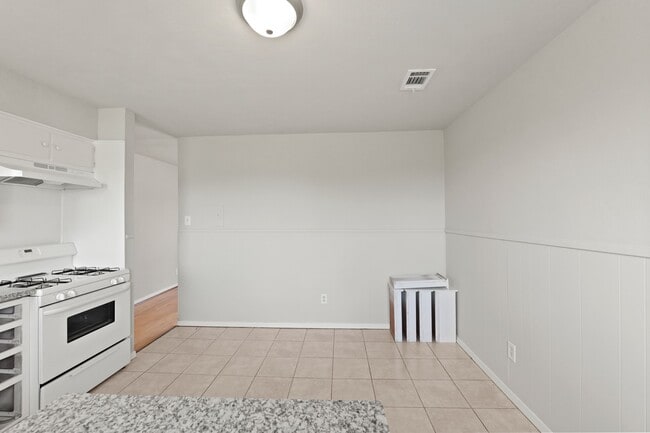 Building Photo - 326 Brookview St
