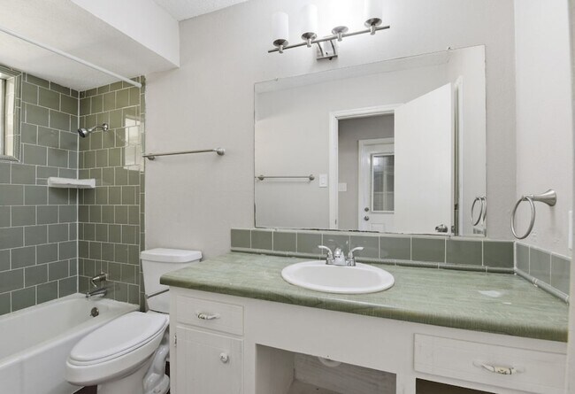 Building Photo - 3120 Royal St