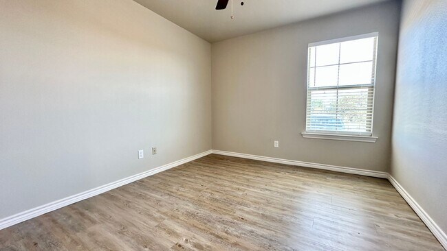 Building Photo - 2634 Hickory Ave