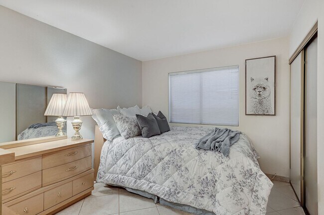 Building Photo - Henderson Single-Story Gem with Gas Firepl...