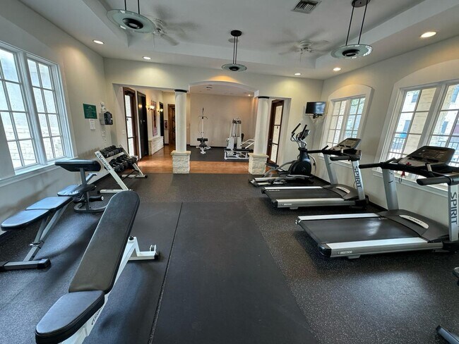 Building Photo - 2320 Gracy Farms Ln