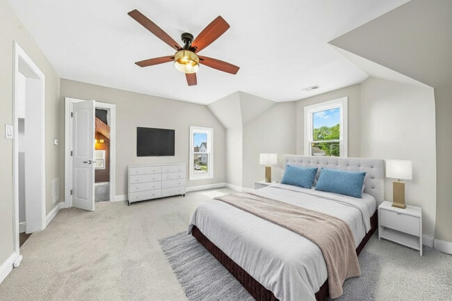 Building Photo - 2823 Broadway St