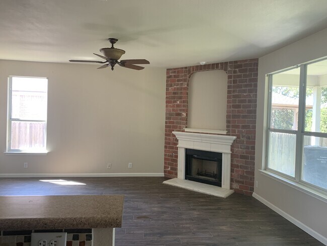 Building Photo - 8711 Redwood Bend
