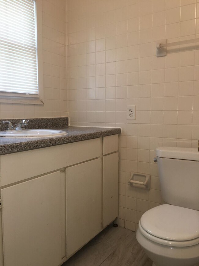 Building Photo - Beautiful Two Story in Prime Location!