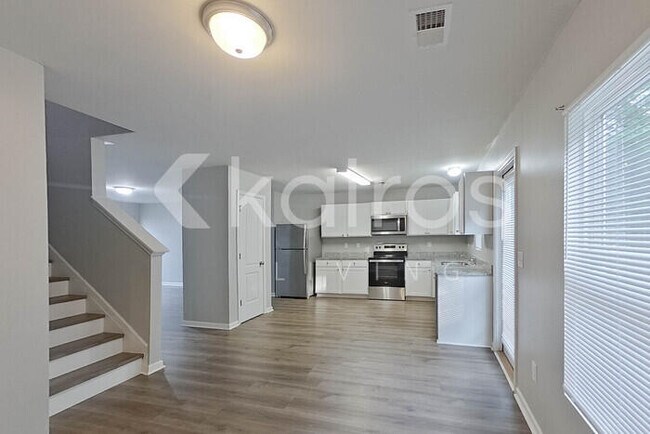 Building Photo - 305 Cedar Ridge