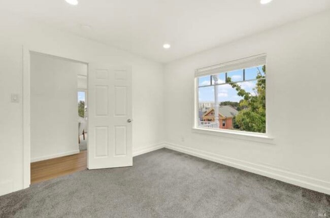 Building Photo - 324 Ohio St