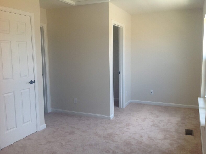 Building Photo - 10206 Osage Dr