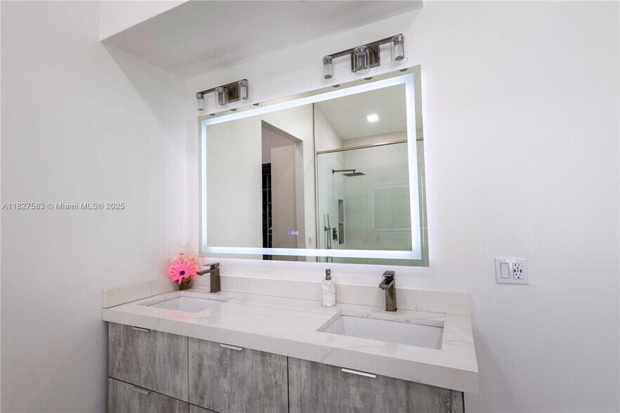 Building Photo - 649 SW 168th Way