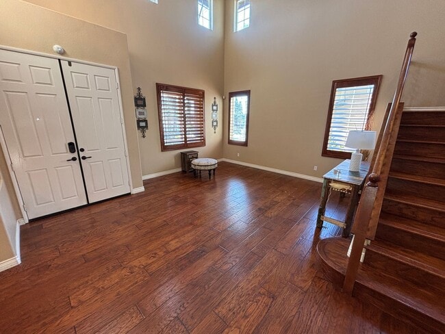 Building Photo - Gorgeous and spacious 5 bedroom FURNISHED home in Canyon Crest for rent!