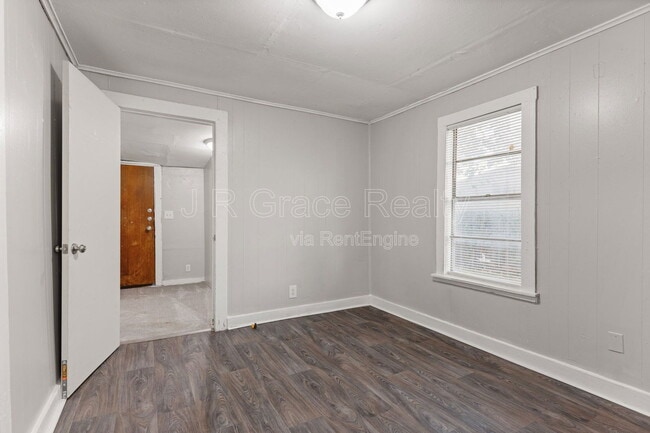 Building Photo - 515 E Lee St