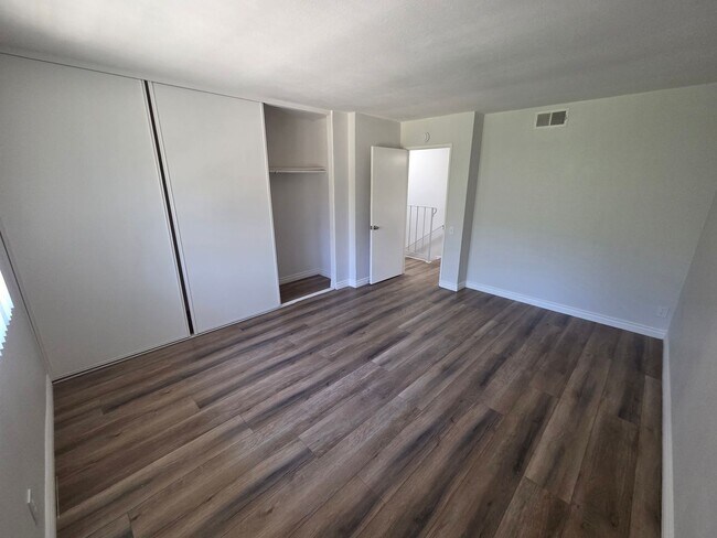 Building Photo - 1826 Lochglen Ct