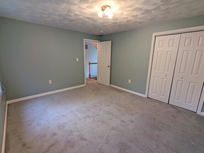 Building Photo - 17 Cottonwood Rd