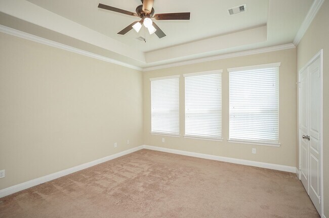 Building Photo - 28515 Pleasant Forest Dr