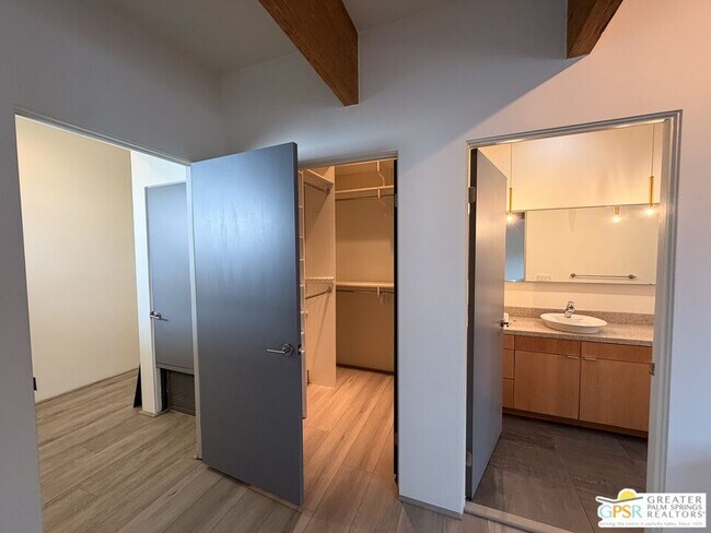 Building Photo - 1536 E Baristo Rd