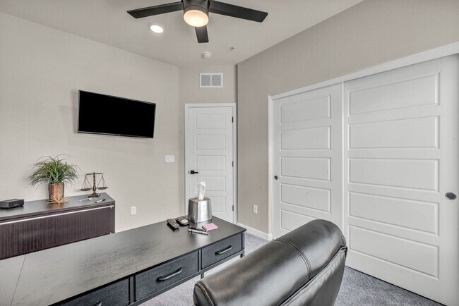 Building Photo - Fully Furnished Modern Townhome with utilities included and flexible lease options available