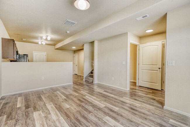 Building Photo - 1829 Final View Aly