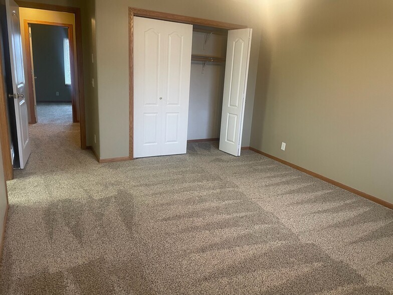 Building Photo - 6630 Shadow Pines Place