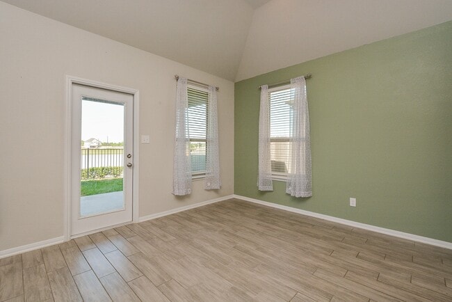 Building Photo - 14615 Sycamore Side Wy