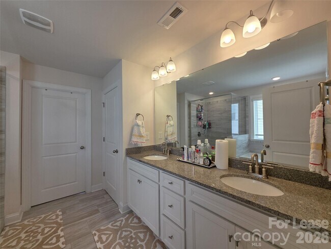 Building Photo - 2216 Skybrook Oaks Dr