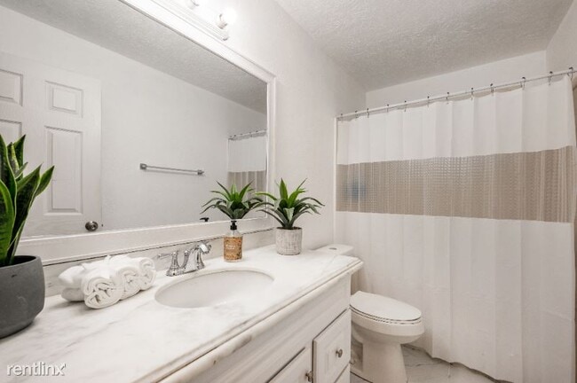 Building Photo - 5 br, 2 bath House - 3747 W Gandalf Dr